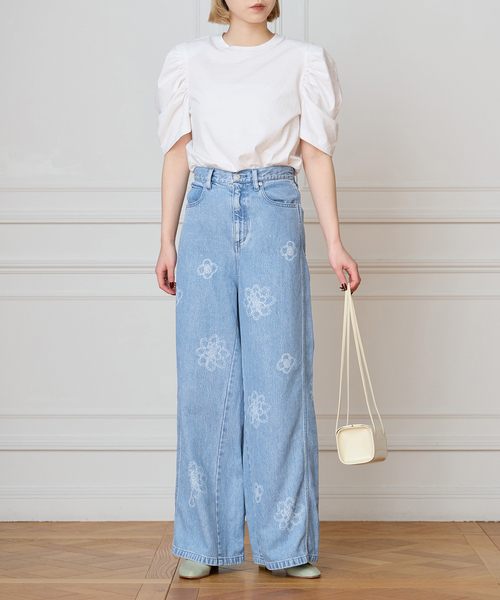 IENA LA BOUCLE(イエナラブークル)の「IENA LA BOUCLE フラワーソフトデニムシルエットパンツ(デニムパンツ・レディース・サックスブルー・38/36/34/40)」の2枚目の写真