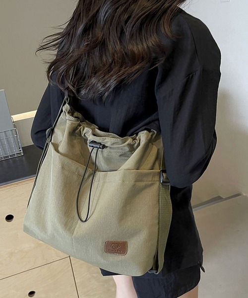 LA VORAGINE(ラ ヴォラジネ)の「3WAYA4収納可アウトポケットドロストリュックサックショルダーバッグトートバッグ(ショルダーバッグ・レディース・グリーン/ベージュ/オレンジ/ブラック・FREE)」の3枚目の写真