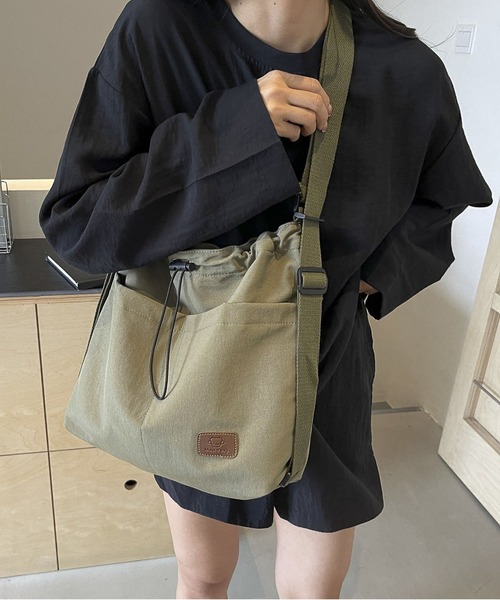LA VORAGINE(ラ ヴォラジネ)の「3WAYA4収納可アウトポケットドロストリュックサックショルダーバッグトートバッグ(ショルダーバッグ・レディース・グリーン/ベージュ/オレンジ/ブラック・FREE)」の11枚目の写真