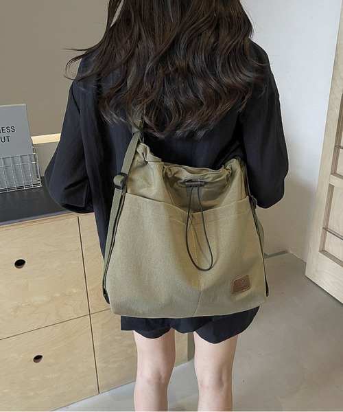 LA VORAGINE(ラ ヴォラジネ)の「3WAYA4収納可アウトポケットドロストリュックサックショルダーバッグトートバッグ(ショルダーバッグ・レディース・グリーン/ベージュ/オレンジ/ブラック・FREE)」の12枚目の写真