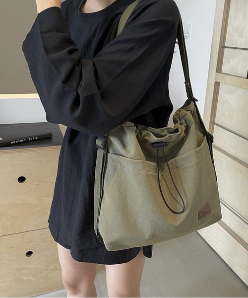 LA VORAGINE(ラ ヴォラジネ)の「3WAYA4収納可アウトポケットドロストリュックサックショルダーバッグトートバッグ(ショルダーバッグ・レディース・グリーン/ベージュ/オレンジ/ブラック・FREE)」の13枚目の写真
