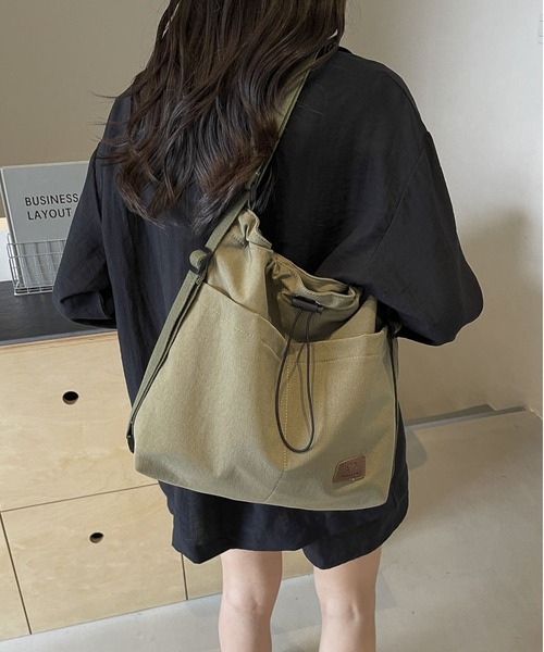 LA VORAGINE(ラ ヴォラジネ)の「3WAYA4収納可アウトポケットドロストリュックサックショルダーバッグトートバッグ(ショルダーバッグ・レディース・グリーン/ベージュ/オレンジ/ブラック・FREE)」の14枚目の写真