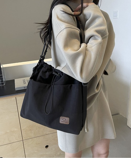 LA VORAGINE(ラ ヴォラジネ)の「3WAYA4収納可アウトポケットドロストリュックサックショルダーバッグトートバッグ(ショルダーバッグ・レディース・グリーン/ベージュ/オレンジ/ブラック・FREE)」の16枚目の写真