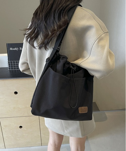 LA VORAGINE(ラ ヴォラジネ)の「3WAYA4収納可アウトポケットドロストリュックサックショルダーバッグトートバッグ(ショルダーバッグ・レディース・グリーン/ベージュ/オレンジ/ブラック・FREE)」の17枚目の写真