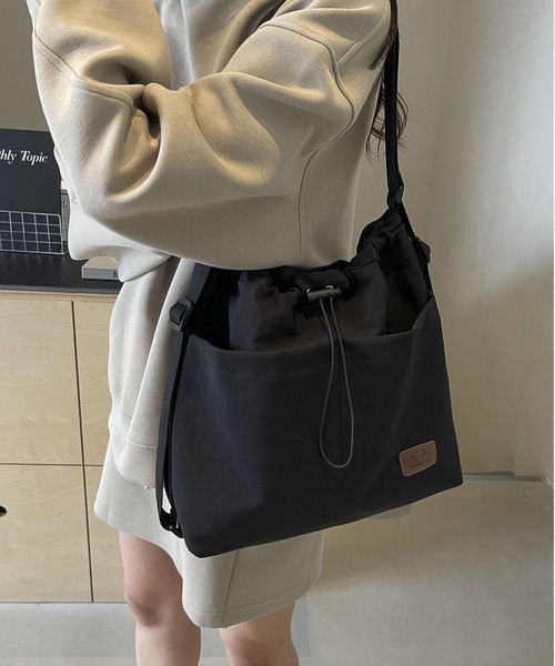 LA VORAGINE(ラ ヴォラジネ)の「3WAYA4収納可アウトポケットドロストリュックサックショルダーバッグトートバッグ(ショルダーバッグ・レディース・グリーン/ベージュ/オレンジ/ブラック・FREE)」の18枚目の写真