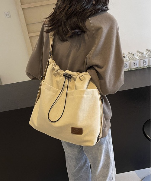 LA VORAGINE(ラ ヴォラジネ)の「3WAYA4収納可アウトポケットドロストリュックサックショルダーバッグトートバッグ(ショルダーバッグ・レディース・グリーン/ベージュ/オレンジ/ブラック・FREE)」の20枚目の写真