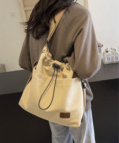 LA VORAGINE(ラ ヴォラジネ)の「3WAYA4収納可アウトポケットドロストリュックサックショルダーバッグトートバッグ(ショルダーバッグ・レディース・グリーン/ベージュ/オレンジ/ブラック・FREE)」の22枚目の写真
