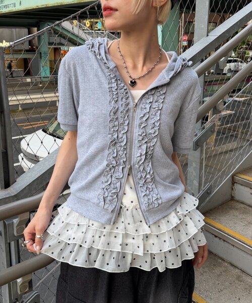 w closet(ダブルクローゼット)の「【3色展開】フリル半袖パーカー(パーカー・レディース・ブルー/グレー/ネイビー・FREE)」の2枚目の写真