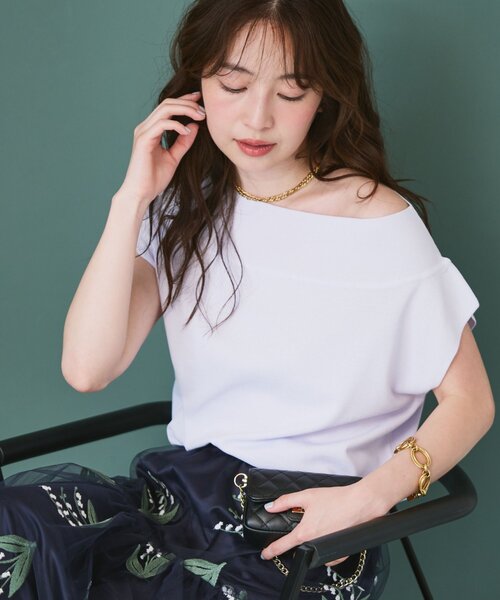 La boutique BonBon（ラブティックボンボン）の「【今すぐお届け・接触冷感・UVカット】クールタッチUVオフショルフレンチニット（ニット/セーター・レディース・ブラック/サックスブルー/ブラウン/ホワイト/チャコールグレー/バイオレット・FREE）」の6枚目の写真