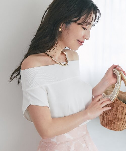 La boutique BonBon（ラブティックボンボン）の「【今すぐお届け・接触冷感・UVカット】クールタッチUVオフショルフレンチニット（ニット/セーター・レディース・ブラック/サックスブルー/ブラウン/ホワイト/チャコールグレー/バイオレット・FREE）」の8枚目の写真