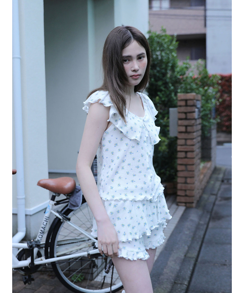 UGLY SHADOW(アグリーシャドウ)の「RUFFLE FLOWER SKIRT PANTS(WHITE)(その他パンツ・レディース・その他・FREE)」の3枚目の写真