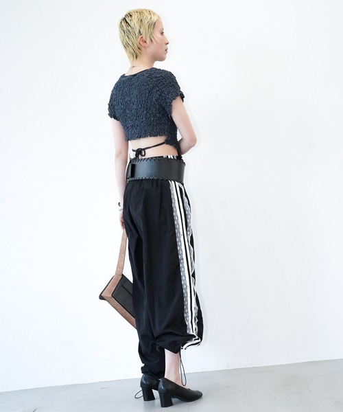 chuclla(チュクラ)の「シャーリングショートトップス chw26s299(Tシャツ/カットソー・レディース・ネイビー/アイボリー・FREE)」の6枚目の写真