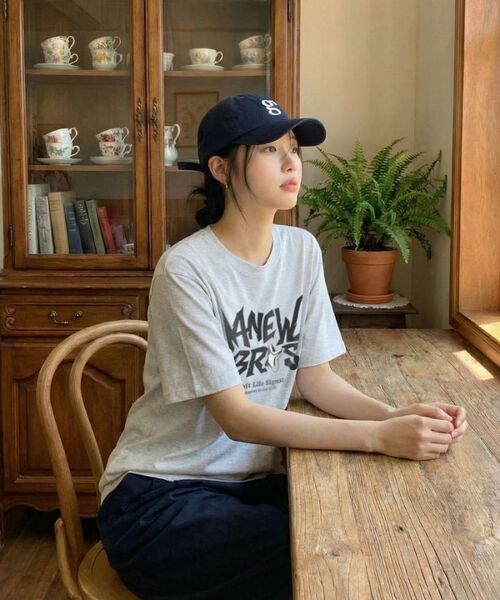 ANEWBROS（アニュブロス）の「ディアサイン オーバーサイズ 半袖Tシャツ 4カラー [ANSE_2007]（Tシャツ/カットソー・レディース・ライトグレー/ネイビー/ホワイト/ブラック・SMALL/MEDIUM/LARGE/X-LARGE）」の6枚目の写真