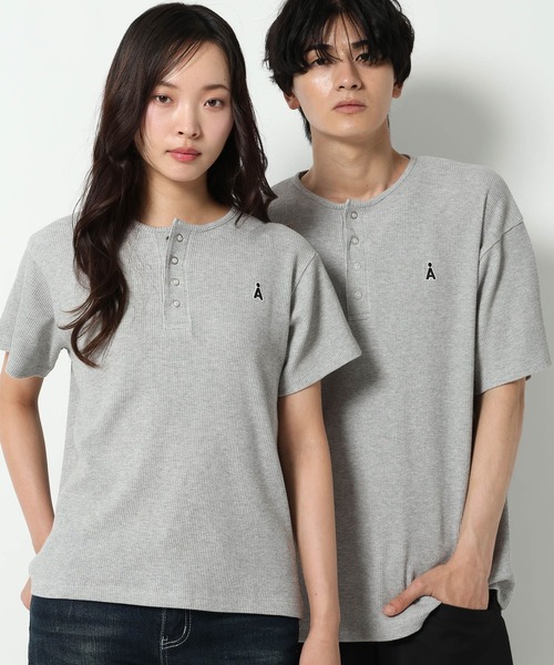 ALAND(エーランド)の「【UNISEX】ALAND/ロゴヘンリーネック半袖(Tシャツ/カットソー・レディース・オフホワイト/ブラック/ライトブルー/グレー・LARGE/SMALL)」の12枚目の写真