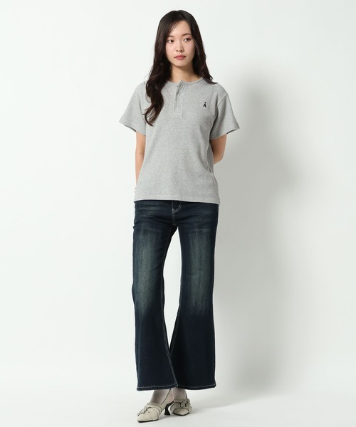 ALAND(エーランド)の「【UNISEX】ALAND/ロゴヘンリーネック半袖(Tシャツ/カットソー・レディース・オフホワイト/ブラック/ライトブルー/グレー・LARGE/SMALL)」の13枚目の写真