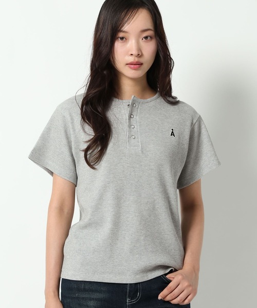ALAND(エーランド)の「【UNISEX】ALAND/ロゴヘンリーネック半袖(Tシャツ/カットソー・レディース・オフホワイト/ブラック/ライトブルー/グレー・LARGE/SMALL)」の14枚目の写真