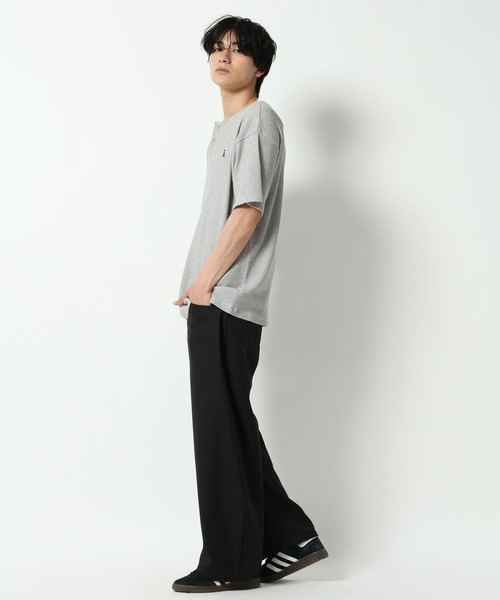ALAND(エーランド)の「【UNISEX】ALAND/ロゴヘンリーネック半袖(Tシャツ/カットソー・レディース・オフホワイト/ブラック/ライトブルー/グレー・LARGE/SMALL)」の17枚目の写真