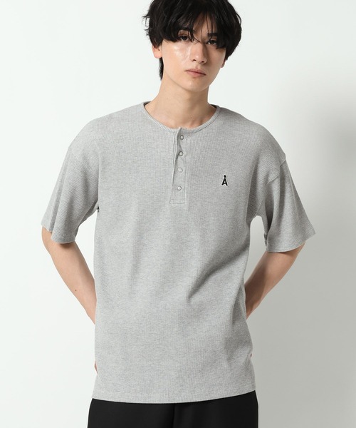 ALAND(エーランド)の「【UNISEX】ALAND/ロゴヘンリーネック半袖(Tシャツ/カットソー・レディース・オフホワイト/ブラック/ライトブルー/グレー・LARGE/SMALL)」の18枚目の写真