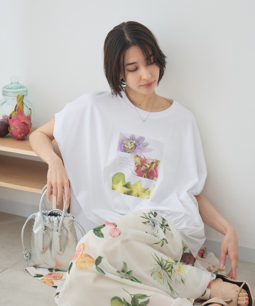 KATHARINE ROSS(キャサリンロス)の「フルーツプリントTシャツ(Tシャツ/カットソー・レディース・ホワイト/ブラウン・FREE)」の2枚目の写真