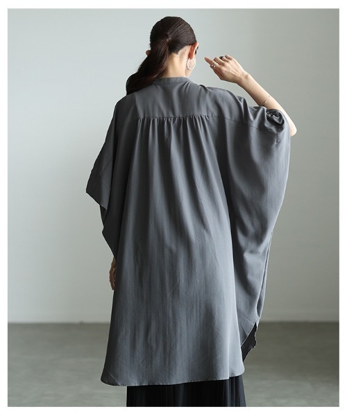 Sawa a la mode(サワアラモード)の「オーバーサイズシャツチュニック(チュニック・レディース・チャコール/オフホワイト/ブラック・FREE)」の9枚目の写真