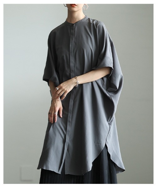 Sawa a la mode(サワアラモード)の「オーバーサイズシャツチュニック(チュニック・レディース・チャコール/オフホワイト/ブラック・FREE)」の11枚目の写真