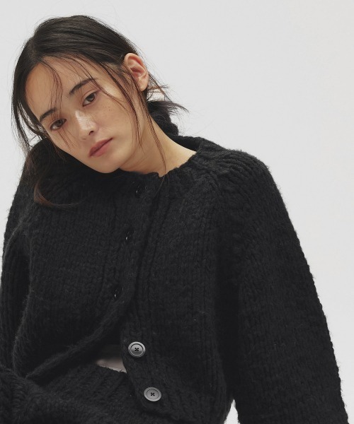 TODAYFUL(トゥデイフル)の「Hand Knit Cardigan(カーディガン/ボレロ・レディース・ブラック/モカ・FREE)」の4枚目の写真