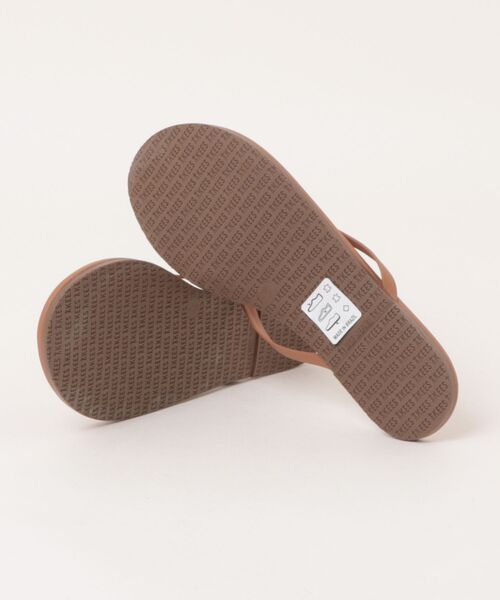 TKEES(ティキーズ)の「【TKEES】フラットマットトングサンダル(M62210)(サンダル・レディース・ベージュ/ライトブラウン・39/36/38/37)」の4枚目の写真