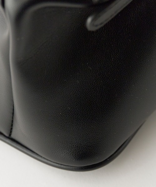 Chick（チック）の「Faux Leather Belt Design Handbag / フェイクレザー ベルトデザイン ハンドバッグ 2026年春夏（ハンドバッグ・レディース・ブラック/ブラウン/ホワイト・FREE）」の9枚目の写真