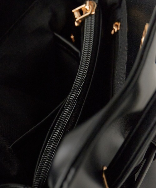 Chick（チック）の「Faux Leather Belt Design Handbag / フェイクレザー ベルトデザイン ハンドバッグ 2026年春夏（ハンドバッグ・レディース・ブラック/ブラウン/ホワイト・FREE）」の15枚目の写真