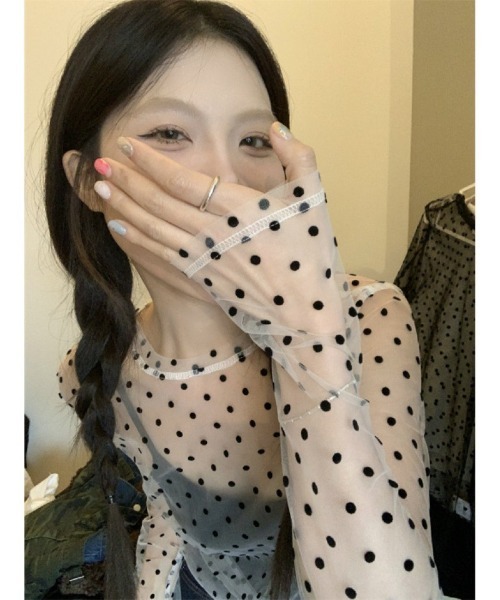Ritzy(リッツィー)の「ドット柄 シアーメッシュクロップ丈長袖トップス(Tシャツ/カットソー・レディース・ホワイト/ブラック・M/L)」の1枚目の写真