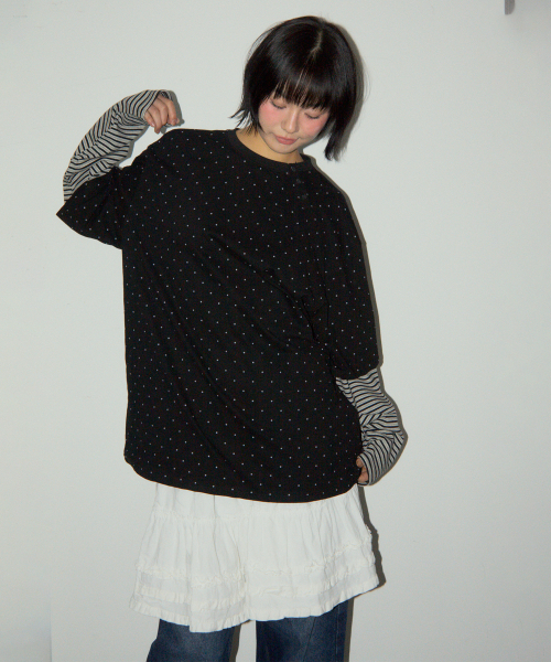SOME PLACE（サムプレイス）の「ミニドットカラーアンバランスストライプツーウェイレイヤードTシャツ[ブラック]（Tシャツ/カットソー・レディース・ブラック・FREE）」の2枚目の写真