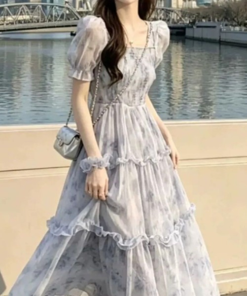 AMAJI(アマジ)の「スクエアネック パフスリーブ シフォン 小花柄ワンピース(ワンピース・レディース・ライトブルー・SMALL/MEDIUM/LARGE/X-LARGE)」の1枚目の写真