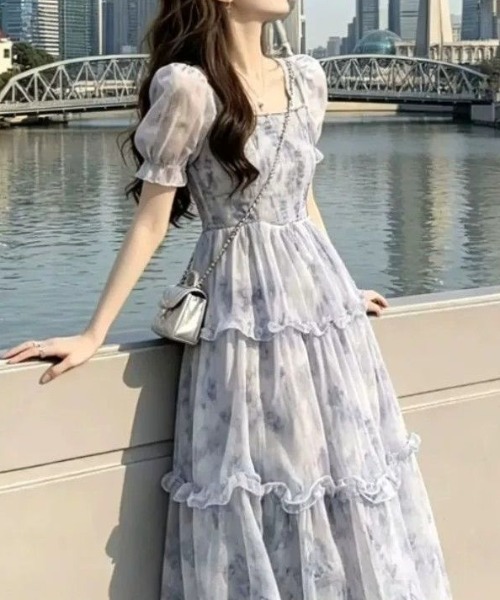AMAJI(アマジ)の「スクエアネック パフスリーブ シフォン 小花柄ワンピース(ワンピース・レディース・ライトブルー・SMALL/MEDIUM/LARGE/X-LARGE)」の3枚目の写真