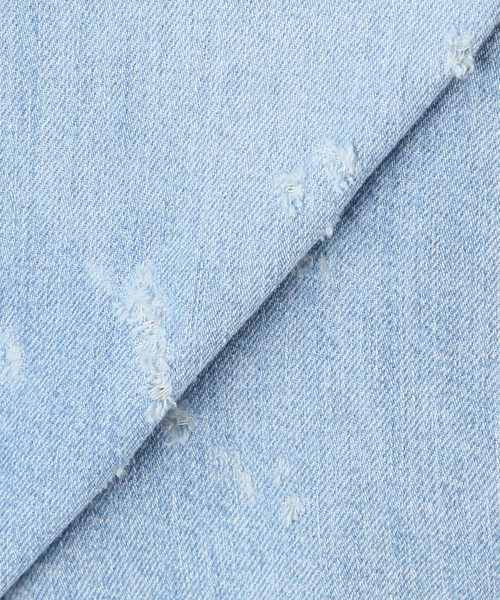 Attick by Johnbull(アティックバイジョンブル)の「【Attick by Johnbull 】別注ダメージデニムシャツ(シャツ/ブラウス・レディース・スカイブルー・FREE)」の2枚目の写真