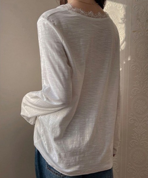 GLAMOROUS JANE（グラマラスジェーン）の「レース切替Vネックスラブトップス（Tシャツ/カットソー・レディース・ホワイト/ブラック・FREE）」の5枚目の写真