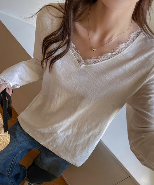 GLAMOROUS JANE（グラマラスジェーン）の「レース切替Vネックスラブトップス（Tシャツ/カットソー・レディース・ホワイト/ブラック・FREE）」の6枚目の写真