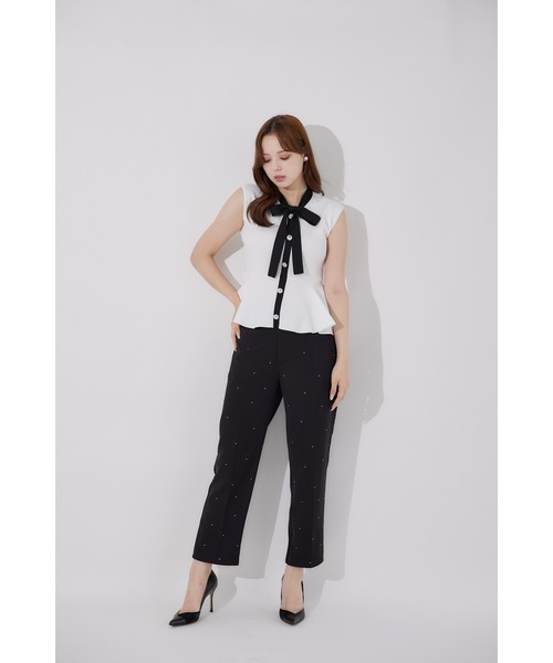 tocco closet(トッコ クローゼット)の「ホットフィックスビジューテーパードパンツ(スラックス・レディース・ブラック・M)」の2枚目の写真