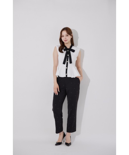 tocco closet(トッコ クローゼット)の「ホットフィックスビジューテーパードパンツ(スラックス・レディース・ブラック・M)」の3枚目の写真