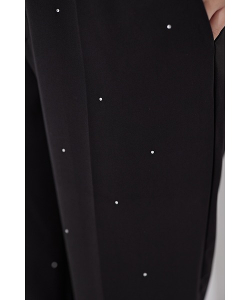 tocco closet(トッコ クローゼット)の「ホットフィックスビジューテーパードパンツ(スラックス・レディース・ブラック・M)」の18枚目の写真