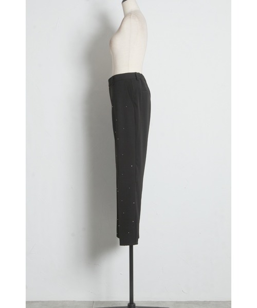 tocco closet(トッコ クローゼット)の「ホットフィックスビジューテーパードパンツ(スラックス・レディース・ブラック・M)」の20枚目の写真