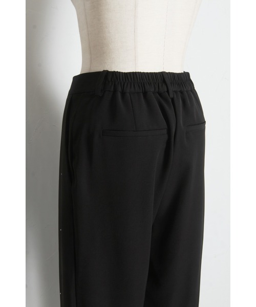 tocco closet(トッコ クローゼット)の「ホットフィックスビジューテーパードパンツ(スラックス・レディース・ブラック・M)」の10枚目の写真