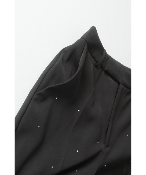 tocco closet(トッコ クローゼット)の「ホットフィックスビジューテーパードパンツ(スラックス・レディース・ブラック・M)」の7枚目の写真