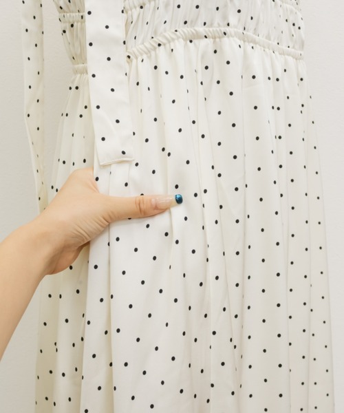 CLETTE（クレット）の「ドット柄ショルダーリボンワンピース（ワンピース・レディース・ブラック/アイボリー・3L/LL/4L）」の7枚目の写真