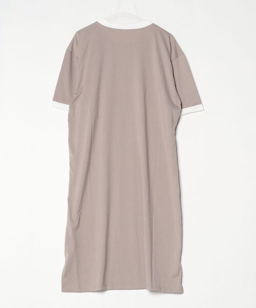LETee(レティー)の「配色リンガーデザインが旬顔!ゆるっと着こなすロゴプリントTシャツワンピース(ワンピース・レディース・グレー/ホワイト/グリーン・FREE)」の12枚目の写真