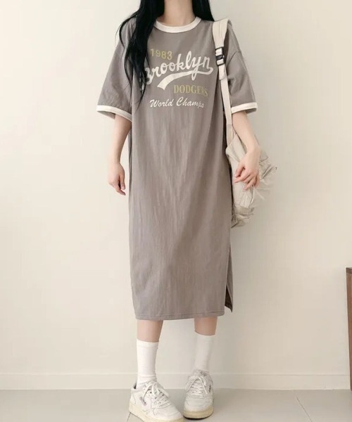 LETee(レティー)の「配色リンガーデザインが旬顔!ゆるっと着こなすロゴプリントTシャツワンピース(ワンピース・レディース・グレー/ホワイト/グリーン・FREE)」の2枚目の写真