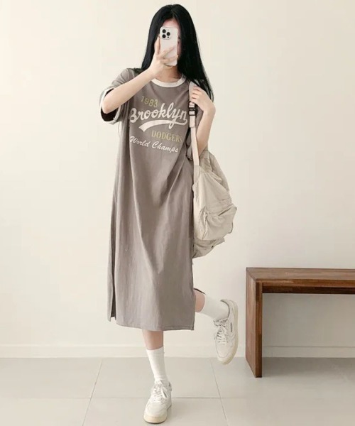 LETee(レティー)の「配色リンガーデザインが旬顔!ゆるっと着こなすロゴプリントTシャツワンピース(ワンピース・レディース・グレー/ホワイト/グリーン・FREE)」の6枚目の写真