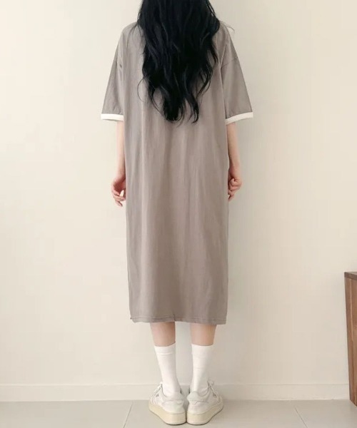 LETee(レティー)の「配色リンガーデザインが旬顔!ゆるっと着こなすロゴプリントTシャツワンピース(ワンピース・レディース・グレー/ホワイト/グリーン・FREE)」の8枚目の写真