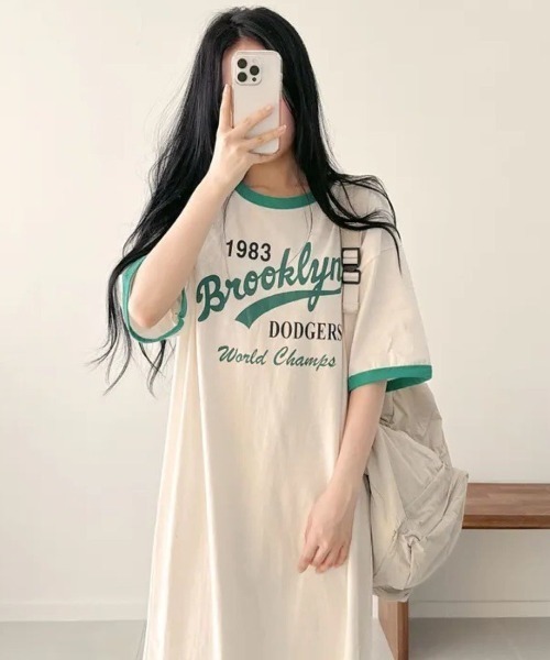 LETee(レティー)の「配色リンガーデザインが旬顔!ゆるっと着こなすロゴプリントTシャツワンピース(ワンピース・レディース・グレー/ホワイト/グリーン・FREE)」の10枚目の写真