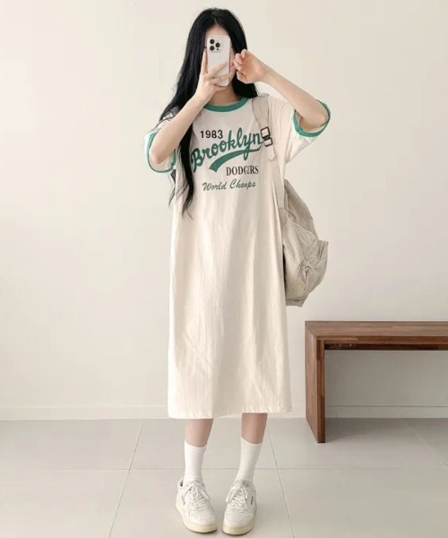 LETee(レティー)の「配色リンガーデザインが旬顔!ゆるっと着こなすロゴプリントTシャツワンピース(ワンピース・レディース・グレー/ホワイト/グリーン・FREE)」の11枚目の写真