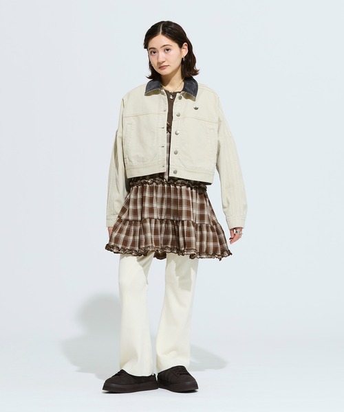 adidas(アディダス)の「キャンバス トラックトップ ジャケット / アディダスオリジナルス adidas Originals(デニムジャケット・レディース・ベージュ・XX-LARGE/X-SMALL/LARGE/MEDIUM/SMALL/X-LARGE)」の2枚目の写真